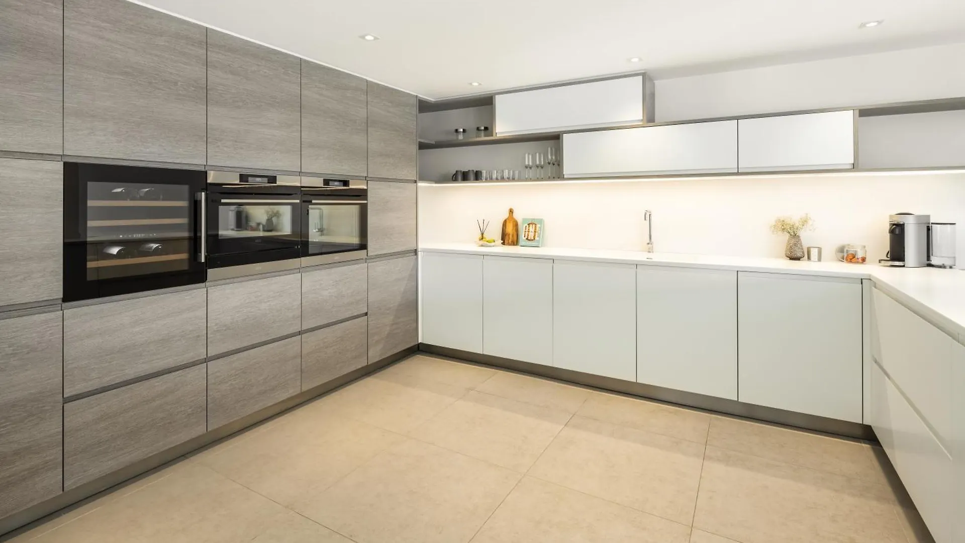 Villa Angelique, 5 Bdr With Private Pool In Puerto Banus Marbella